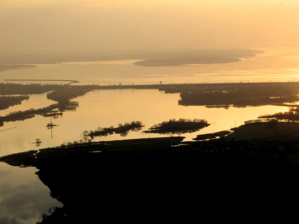 15.04.2005 Кривуши. Вид на Кременчугское водохранилище.