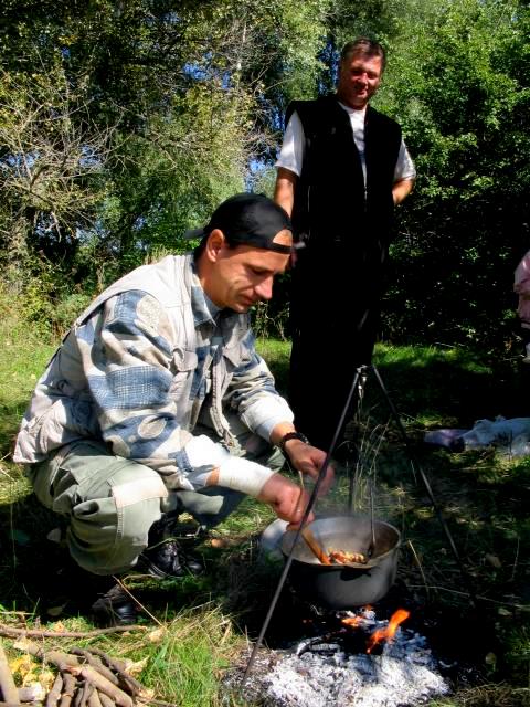 Поездка в Мануйловку 16.09.2006. Главный кашевар. Облог Юра.