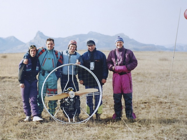 1999 г. март. Первые парамоторные зборы организованные Олегом Зайцевым. Феодосия.